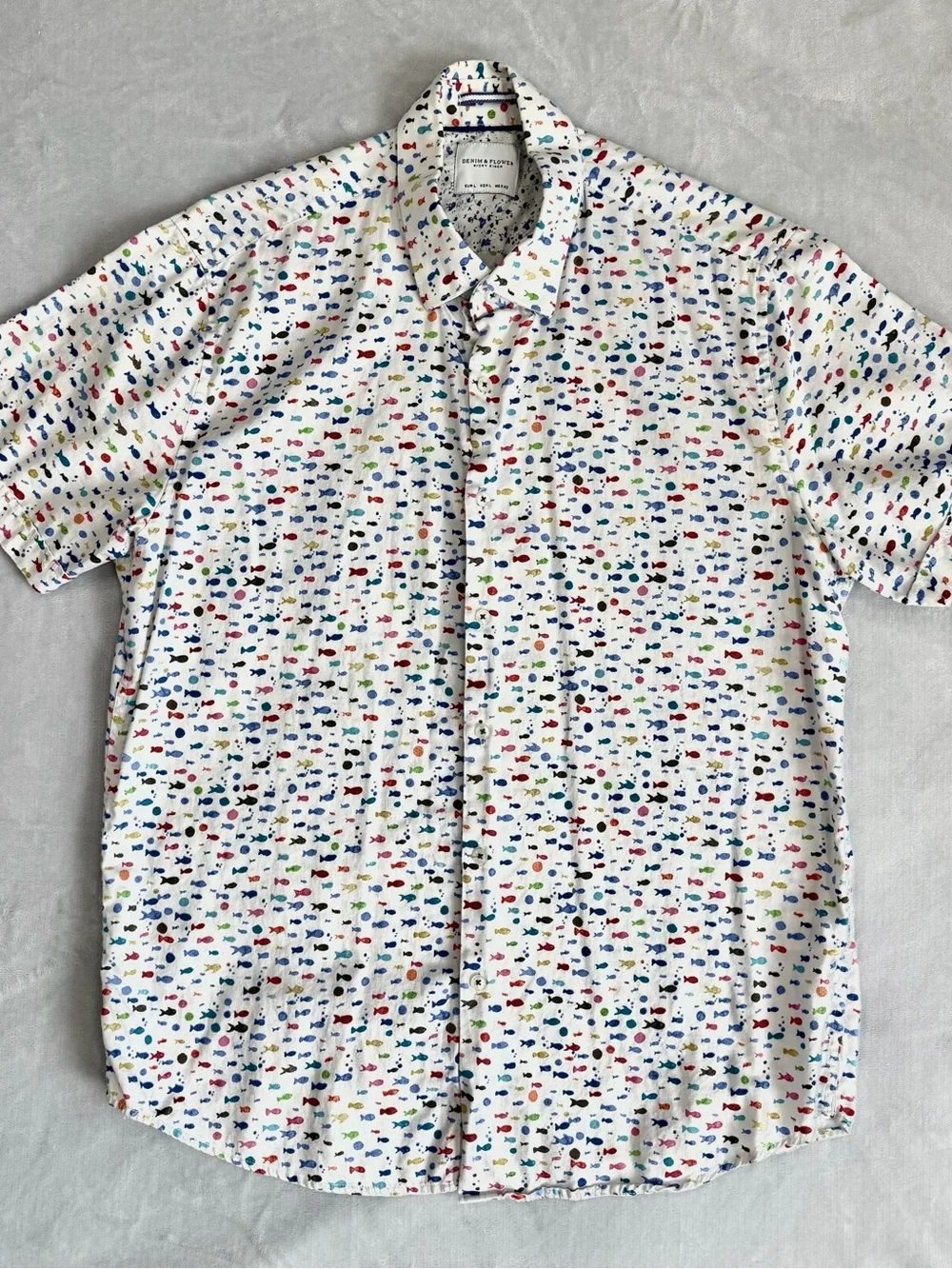 Denim & Flower White Short-Sleeve Button-Up Shirt with Multicolor Fish Print